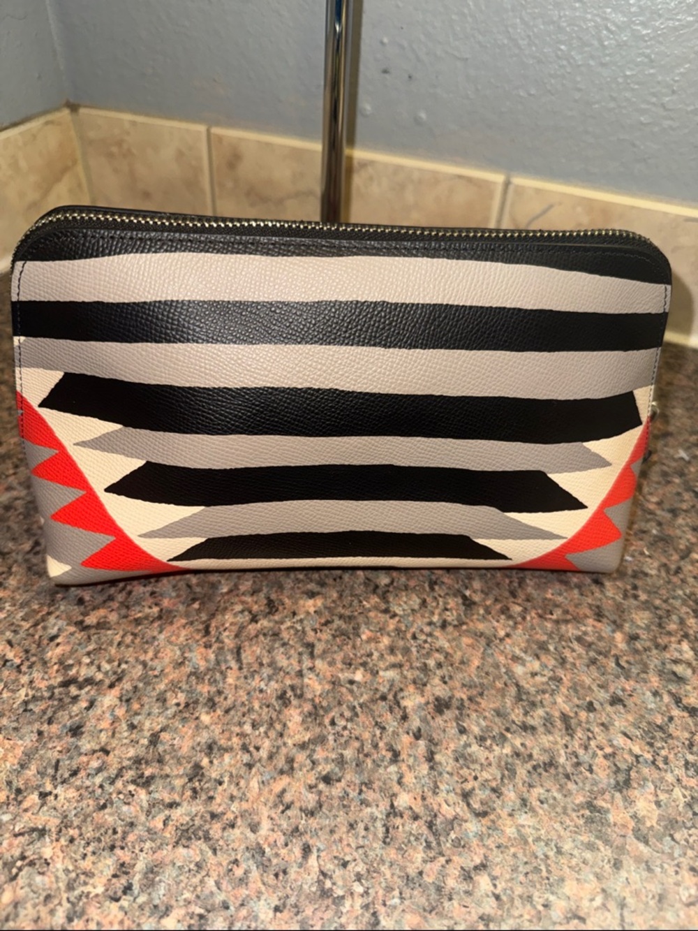 COACH RARE HARD TO FIND CLUTCH IN AZTEC PRINT (like new) - Picture 2 of 10